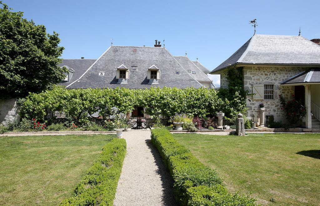 Hotel Les Saints Peres Montagnole Exterior foto